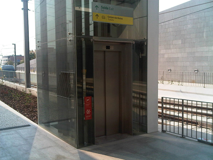 Estação de Metro D. João II